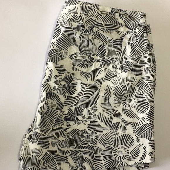 💐Clearance 💐Old Navy Floral Shorts - Picture 5 of 5
